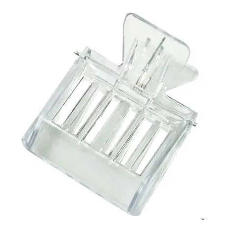 Pinza in plastica per prendere la regina